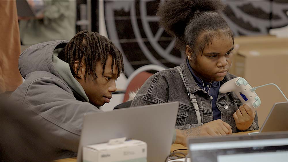 Students design video games during the workshop series, with support from faculty and graduate student instructors © Stephen Ewing
