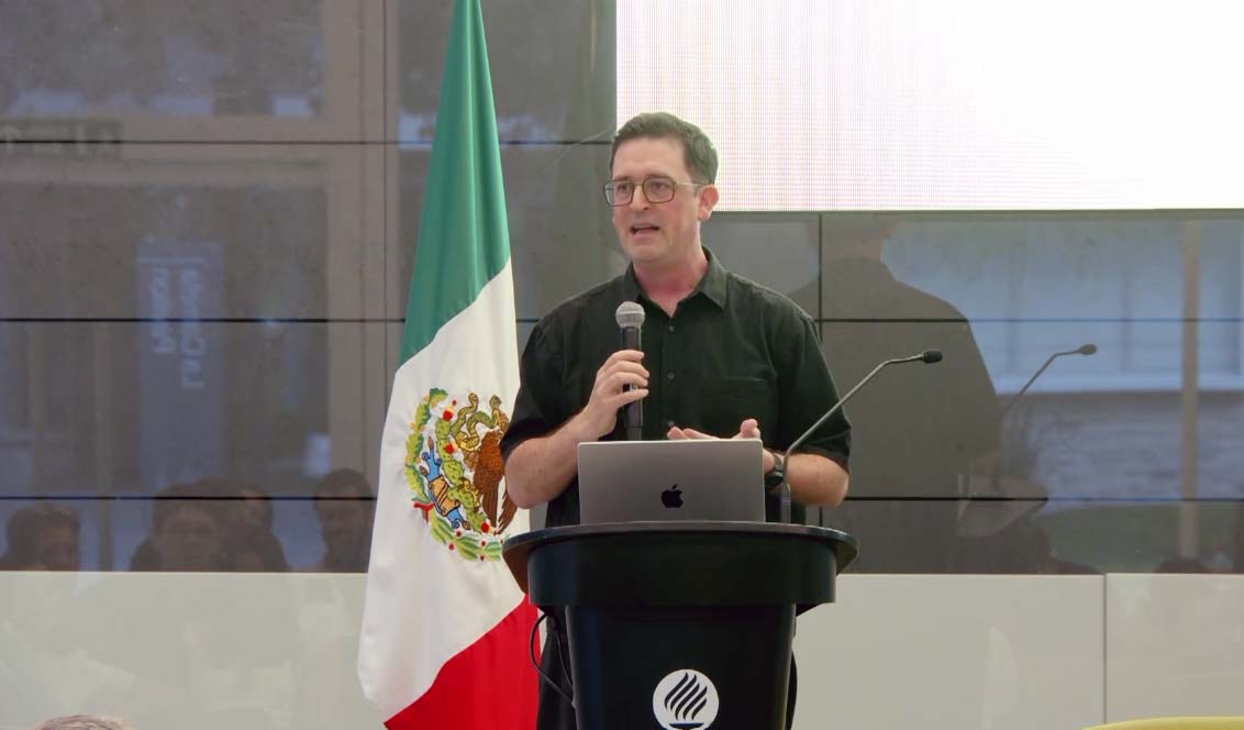 Bryan Boyer speaking in Mexico